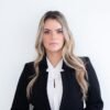 Jessyca Arieira desenvolve soluções jurídicas que conectam negócios, investidores e mercados globais com foco em governança, compliance e crescimento sustentável.