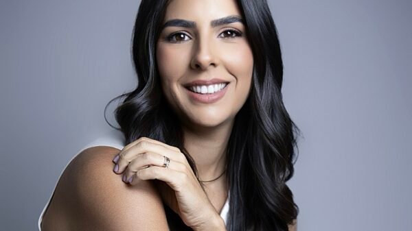 Dra. Mirella Sá destaca o movimento de debater os impactos da menopausa, obter informação qualificada e melhorar a qualidade de vida nesse período.