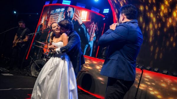 Um dos destaques do casamento de Bela Fernandes e Joãozinho Oliveira foi o show de Alê Viera.