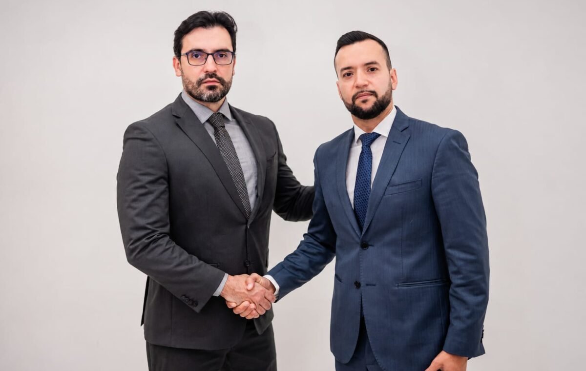 Alexandre e Italo, sócios do Bronzatti & Pienis Advogados.