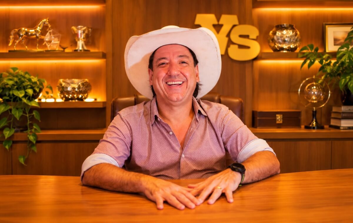 Matheus Calil é empresário do entretenimento e fundador da Viola Show, além de ter uma carreira construída a partir de sua relação com a música sertaneja.