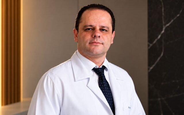 Dr. Fábio Thadeu Ferreira, urologista, afirma que a resistência na busca por atendimento médico deve mudar com informação, acompanhamento regular e decisões sobre a própria saúde.